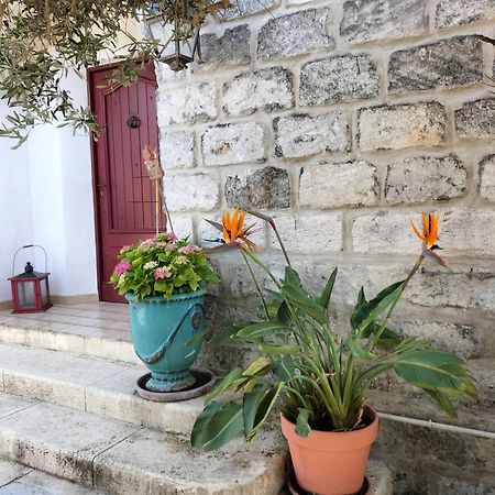 Charmant Appart Avec Jardin Ег-Морт Екстер'єр фото